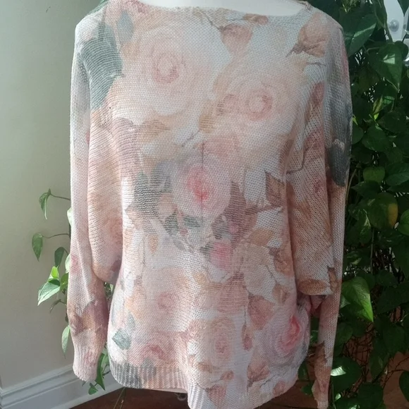Chic Rose Patterned Sweater - Picture 3 of 14